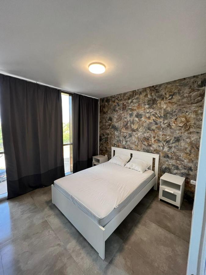Eliya'S Place Apartment Цезарея Екстериор снимка